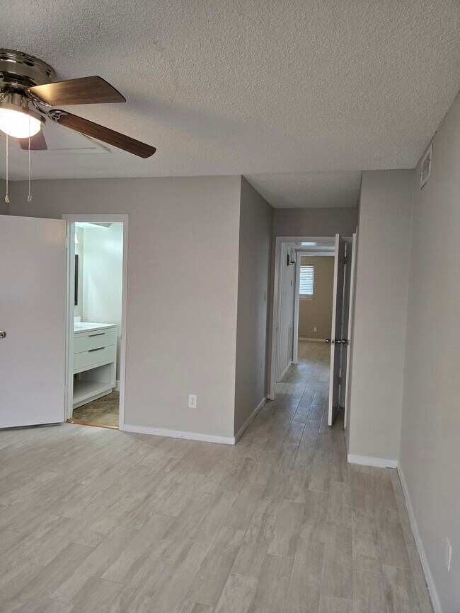 Building Photo - 81 E Tri Oaks Ln