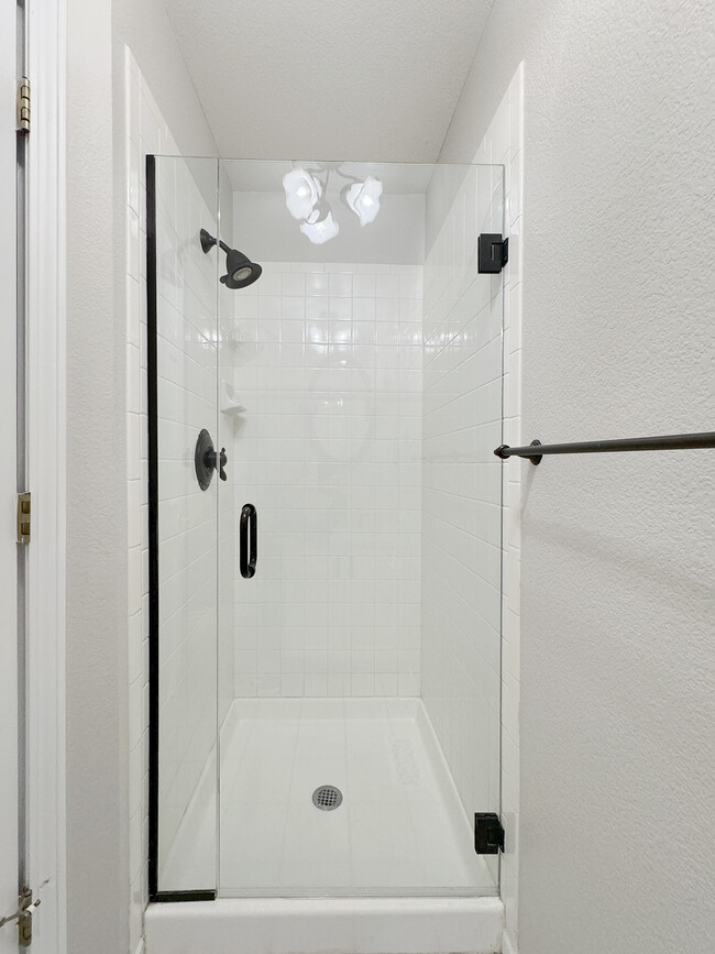 Main Floor Bathroom - 9927 Prairie Falcon Ct