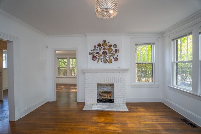 Building Photo - Updated Heights Home with 3 Bedrooms