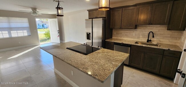 Building Photo - 2442 Mercury Dr