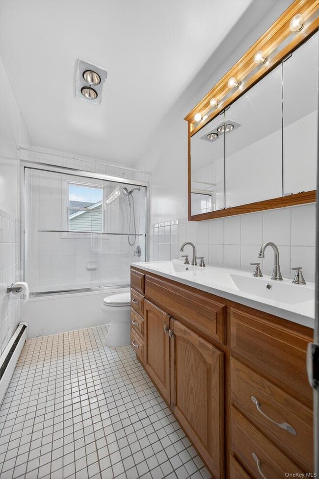 Building Photo - 9 Bay Beach Ave