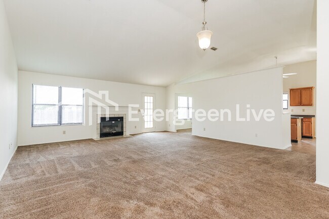 Building Photo - 6621 Deer Knolls Dr