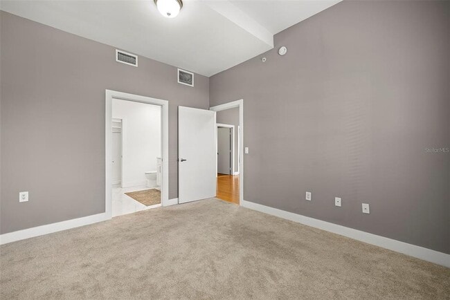 Building Photo - 1010 Central Ave N