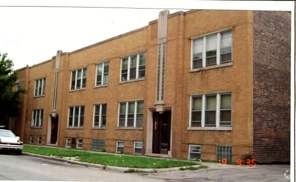 Primary Photo - 2636 N LeClaire Ave