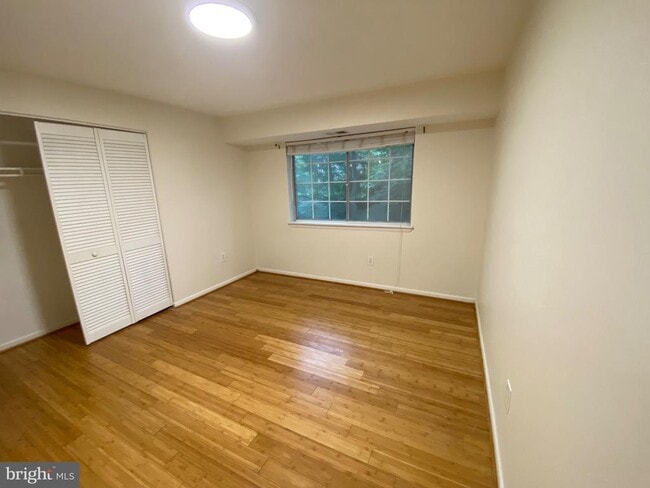 Building Photo - 1533 Colonial Dr