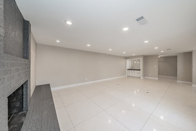 Building Photo - 4605 Ranch View Rd
