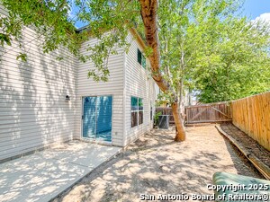 Building Photo - 115 McLennan Oak