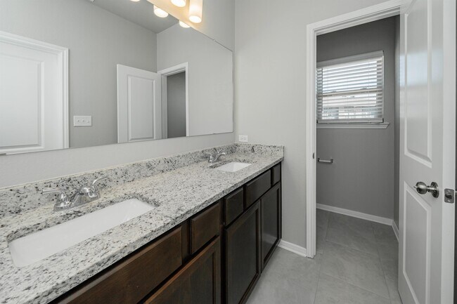 Building Photo - 4089 Cross Park Dr