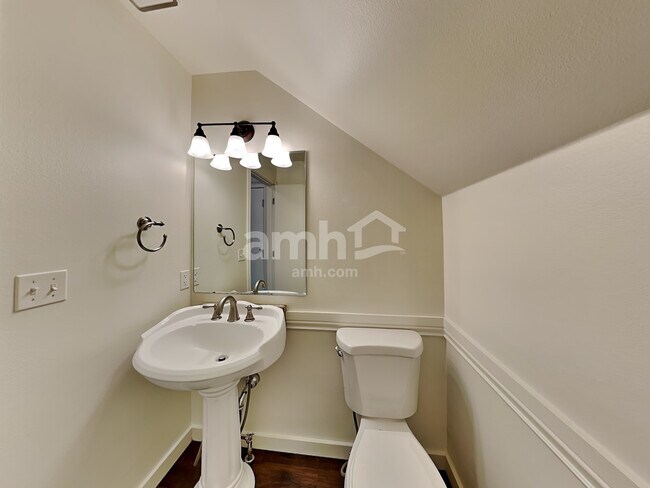 Building Photo - 2031 E Lochmeadow Ct