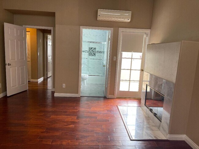 Building Photo - SPACIOUS 3BR/2.5BA EASTSIDE TOWNHOME FOR LEASE