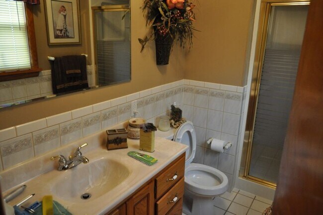 Building Photo - 317 Chestnut St