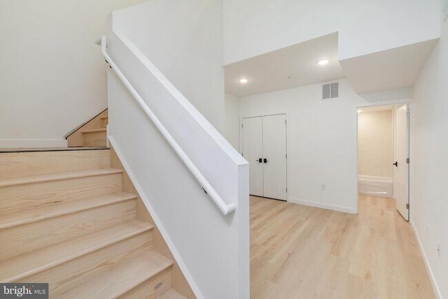 Building Photo - 2717 N Howard St