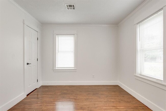 Building Photo - 516 E Rickenbacker Dr