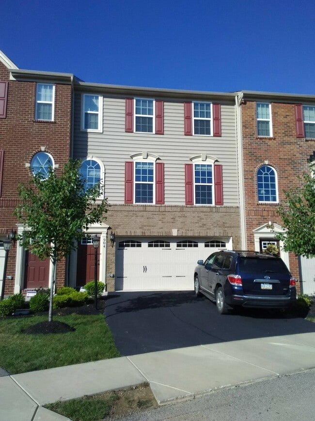 Building Photo - 904 Pointe View Dr