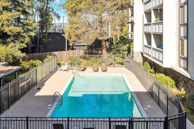 Building Photo - 955 Shorepoint Ct