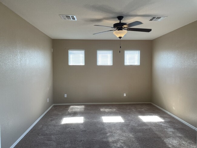 Building Photo - 12960 Cozy Cove Ave