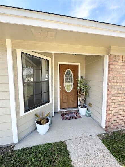 Building Photo - 10936 Oak Valley Dr