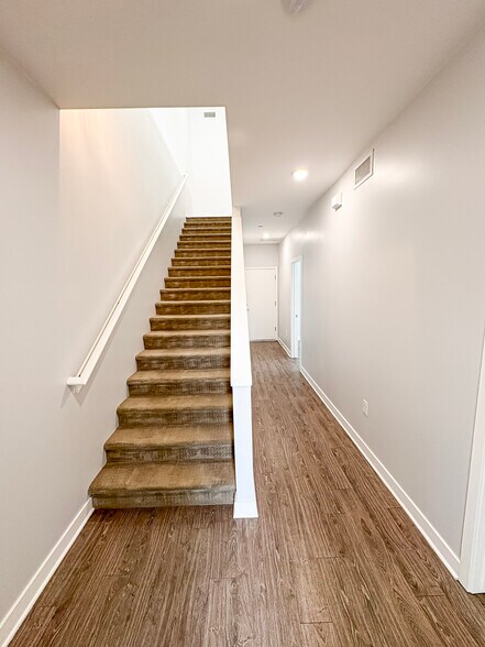 Building Photo - 1645 E Cheery Lynn Rd