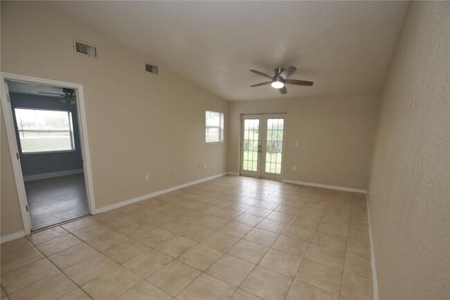 Building Photo - 304 Sun Dial Ct