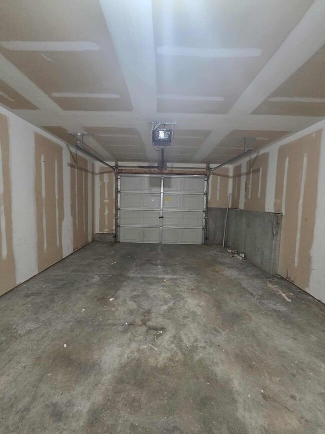 Building Photo - Affordable rental!!!