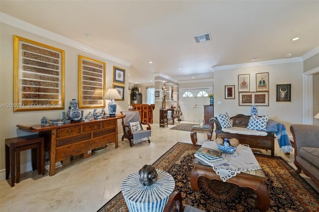 Building Photo - 10740 SW 74th Ct