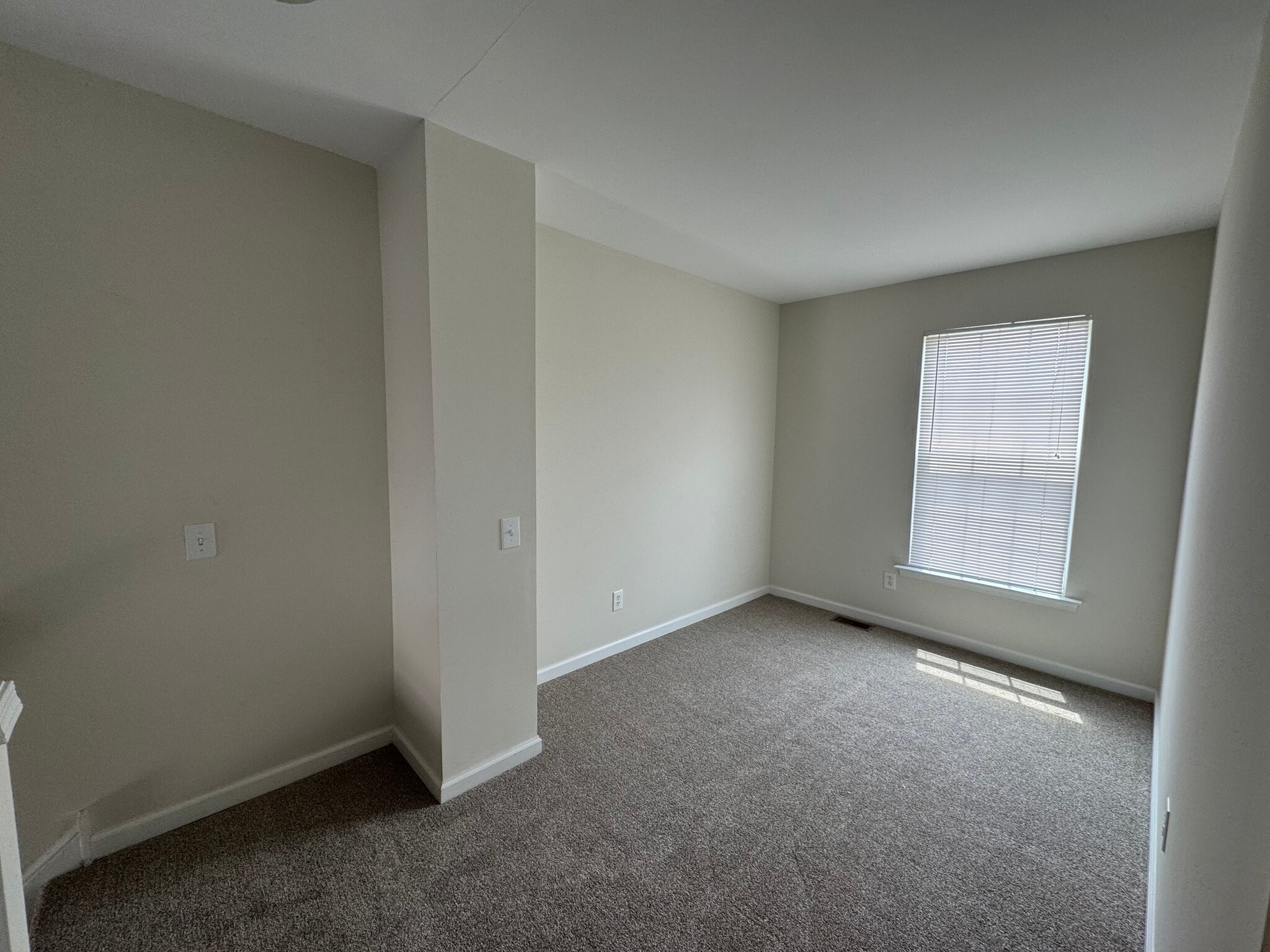 Office-Sitting Area - 1540 Artisan Ct