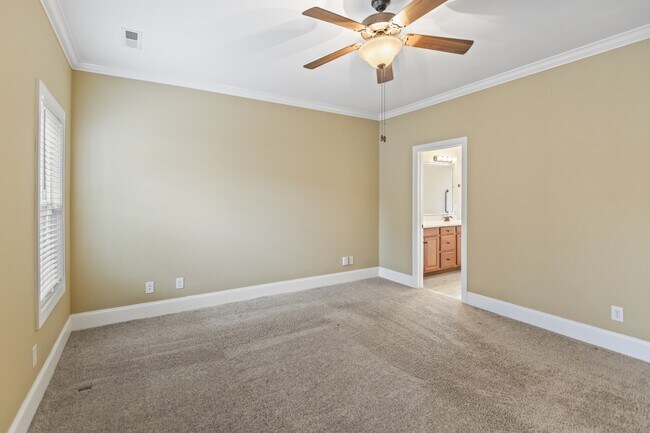 Building Photo - 1624 Brook Hollow Dr