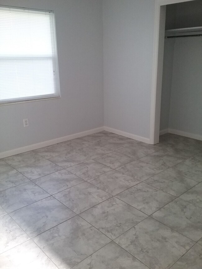 Building Photo - 3 Bedroom 2 Bath in Eustis for Rent!