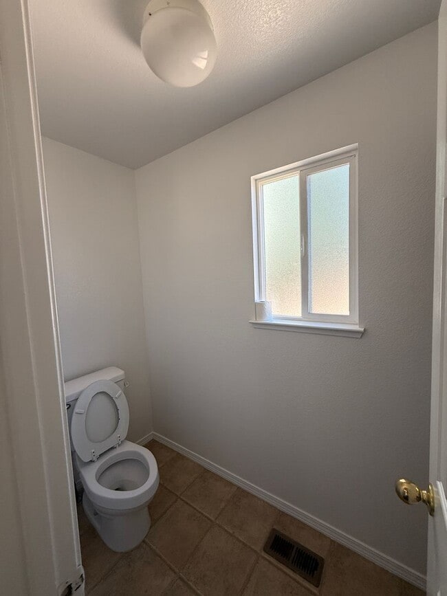 Building Photo - 2505 Nimbus Ct