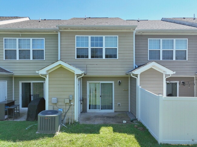 Building Photo - Minutes to Nashville! Stylish 2BR/2.5BA Goodlettsville Townhome