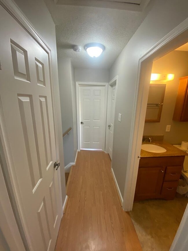 Building Photo - 19 Heron Ct