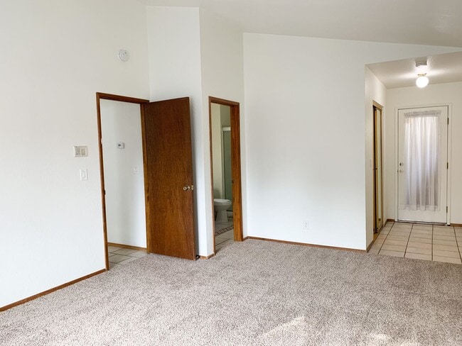 Building Photo - Charming 3 Bedroom 2 Bath Home in the Pock...
