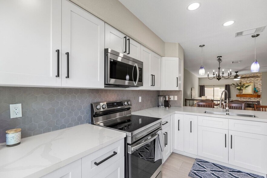 Building Photo - 5094 Glenmont Dr