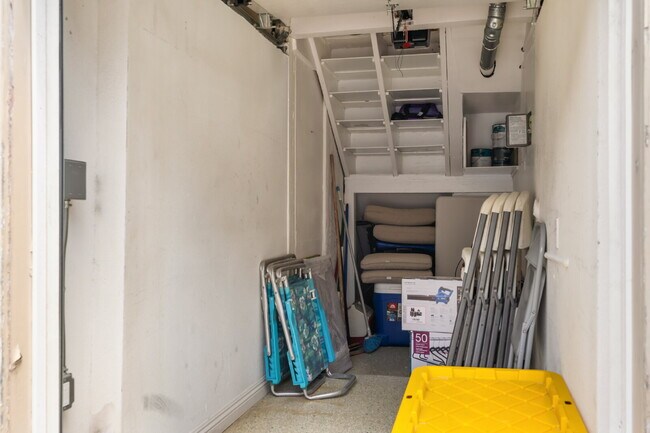 Building Photo - Furnished or Unfurnished Turn Key Updated Home in the Heart of the Peninsula