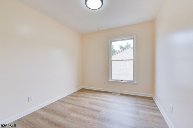 Building Photo - 145 S Arlington Ave