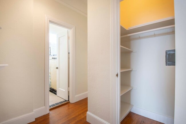 Building Photo - Bright Top Floor 1 Bedroom | Prime Marina ...