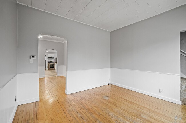 Building Photo - Newly Renovated 3 Bed 2 Bath Home in St Paul