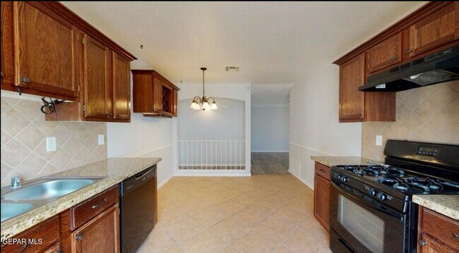 Building Photo - 14424 Jacinto Ramos Ave