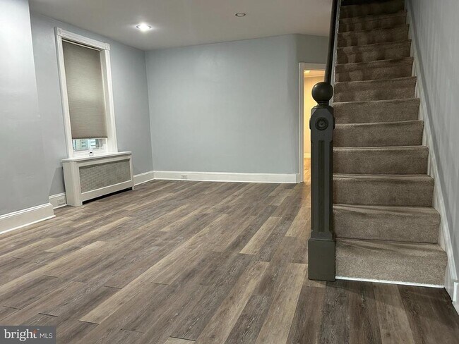 Building Photo - 478 Martin St