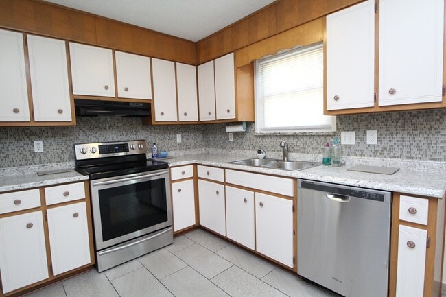 Building Photo - Milton Home with Modern Kitchen, Open Livi...