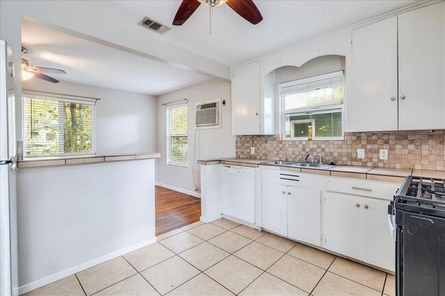 Building Photo - 4603 Jinx Ave