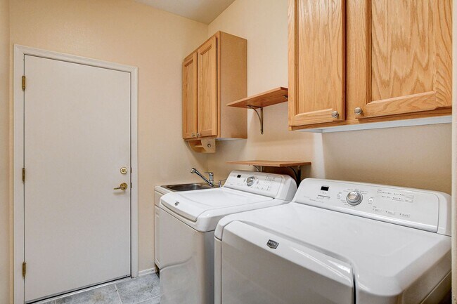 Building Photo - 55+ Age Restricted in Henderson - Zero Carpet