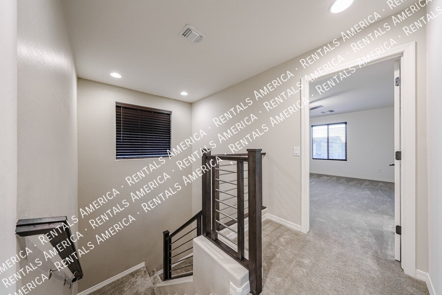 Building Photo - 4215 S 58th Ln