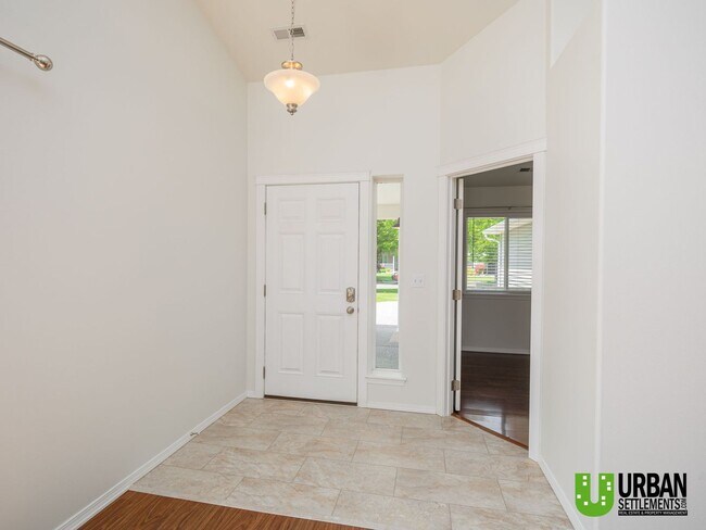 Building Photo - Beautiful 3-Bedroom Home in Desirable Rive...