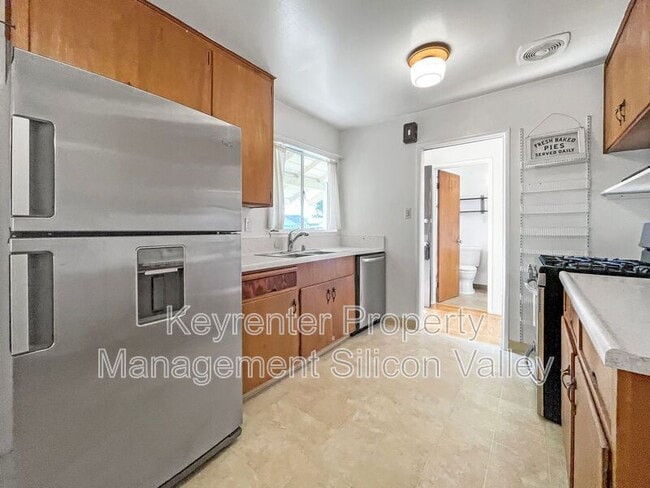 Building Photo - 1937 Stanley Ave