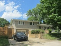 Building Photo - 4 Bedrooms!  3 Baths!  Available soon!!