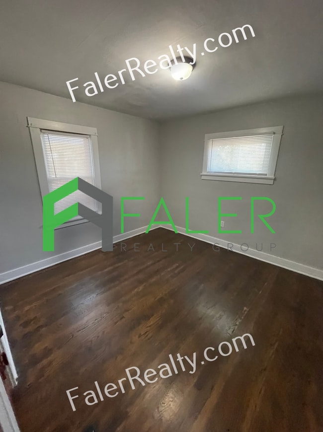 Building Photo - Spacious 2-bedroom Home w/ Detached Garage