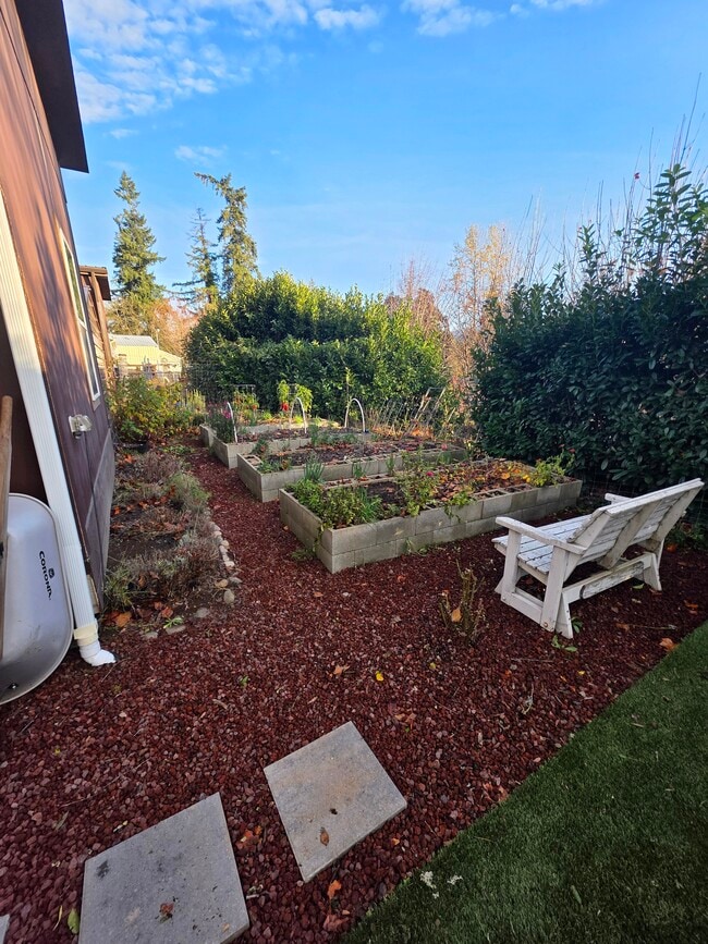 Building Photo - 780 NW Alder St