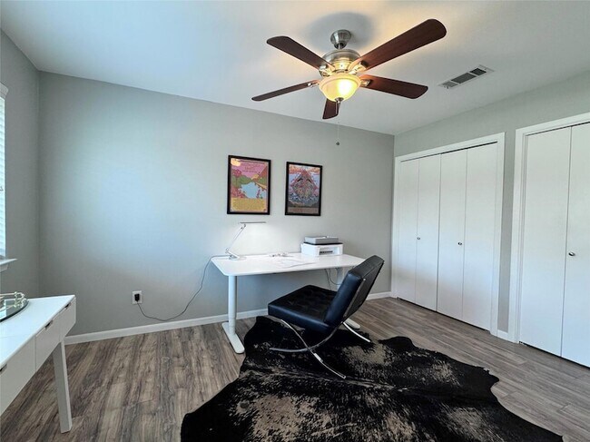 Building Photo - 208 Skyloop Dr