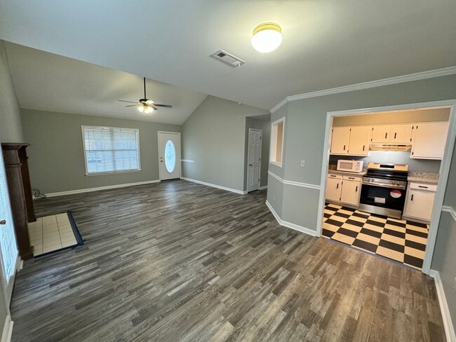 Building Photo - 3BR/2BA Home